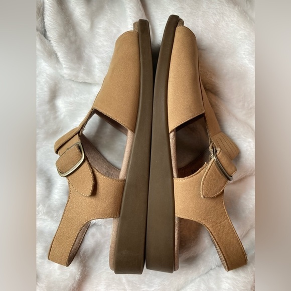 Easy Spirit Tan Leather Sandals - Picture 7 of 11